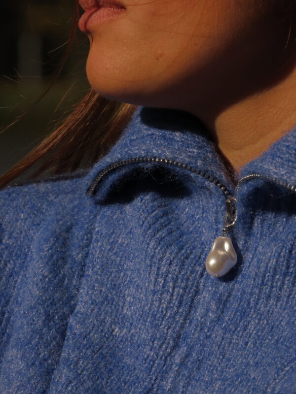 Pull à la perle bleu